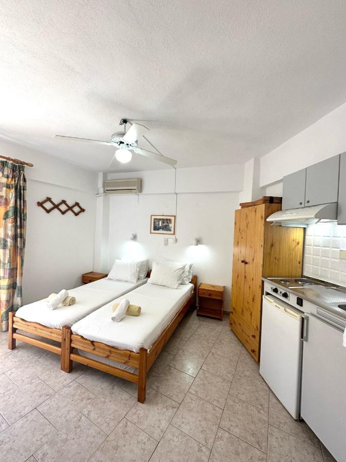 Lissos Rooms Sougia Bagian luar foto