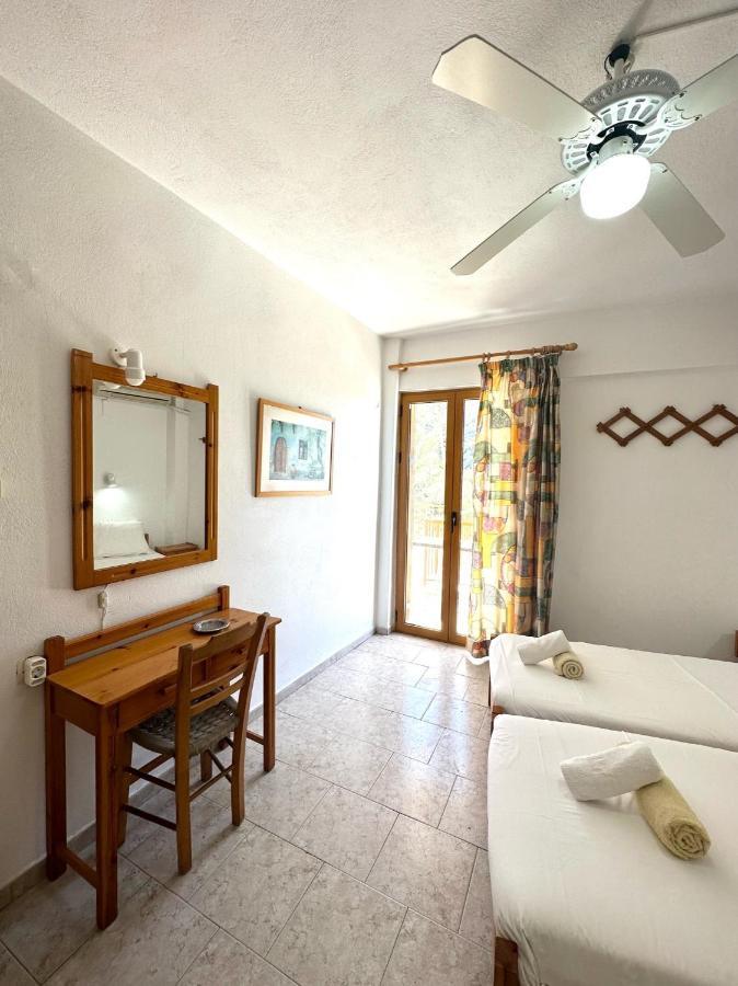 Lissos Rooms Sougia Bagian luar foto