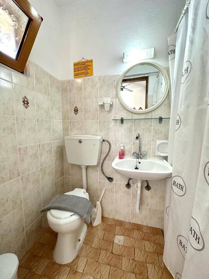 Lissos Rooms Sougia Bagian luar foto