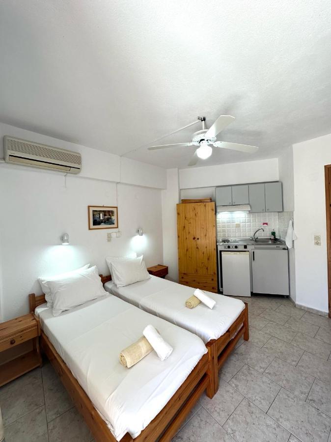 Lissos Rooms Sougia Bagian luar foto