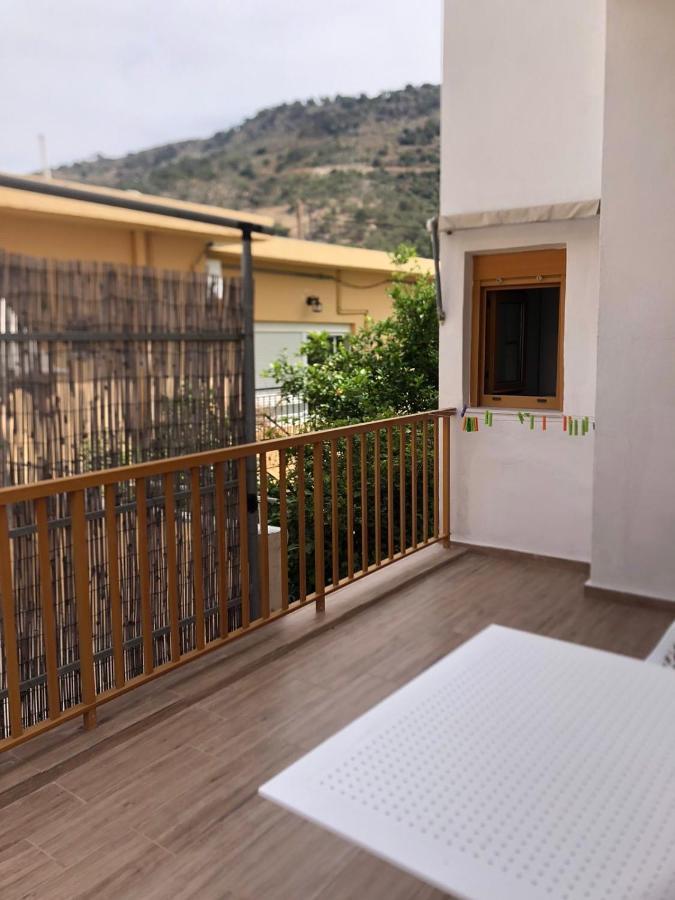 Lissos Rooms Sougia Bagian luar foto
